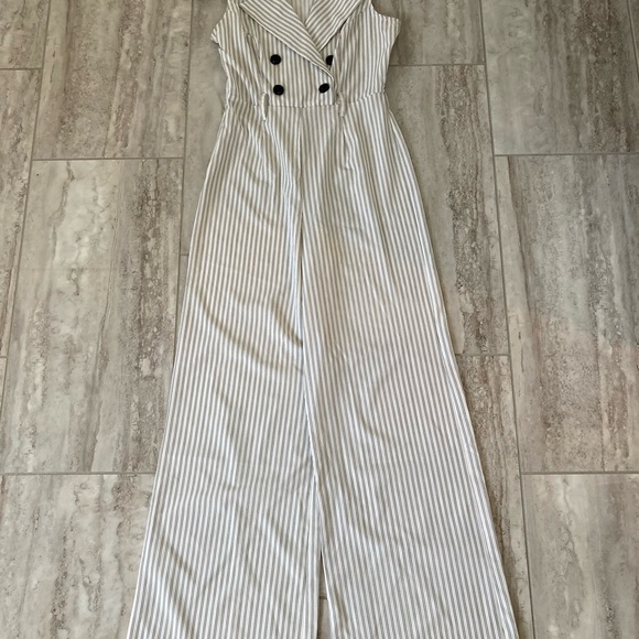 Small white pinstripe jumpsuit - Picture 2 of 2
